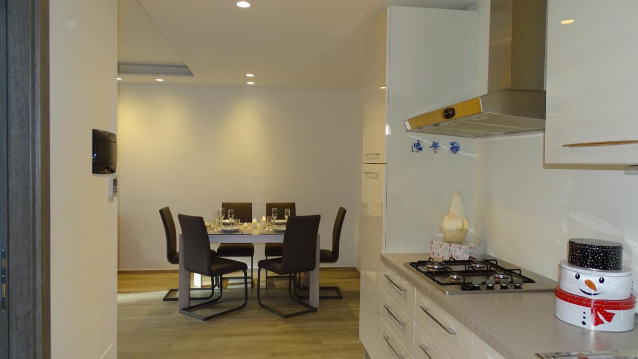 Blue Moon - Via Parigi Apartments أَويستا المظهر الخارجي الصورة