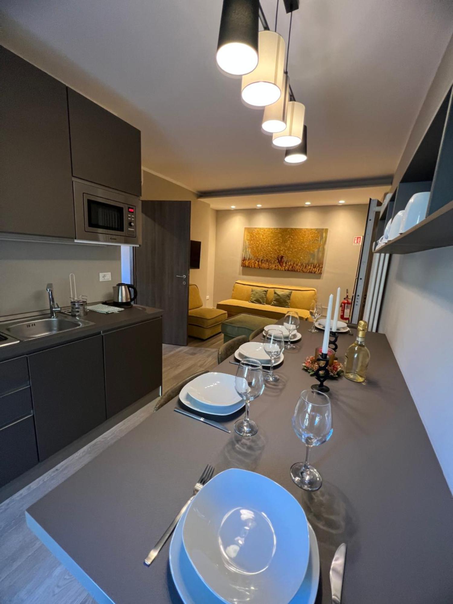 Blue Moon - Via Parigi Apartments أَويستا المظهر الخارجي الصورة